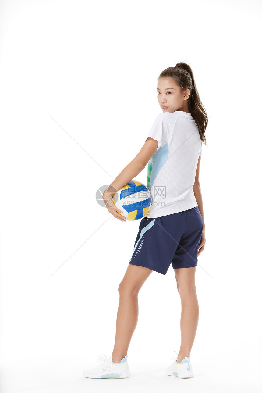 手拿排球的女运动员图片