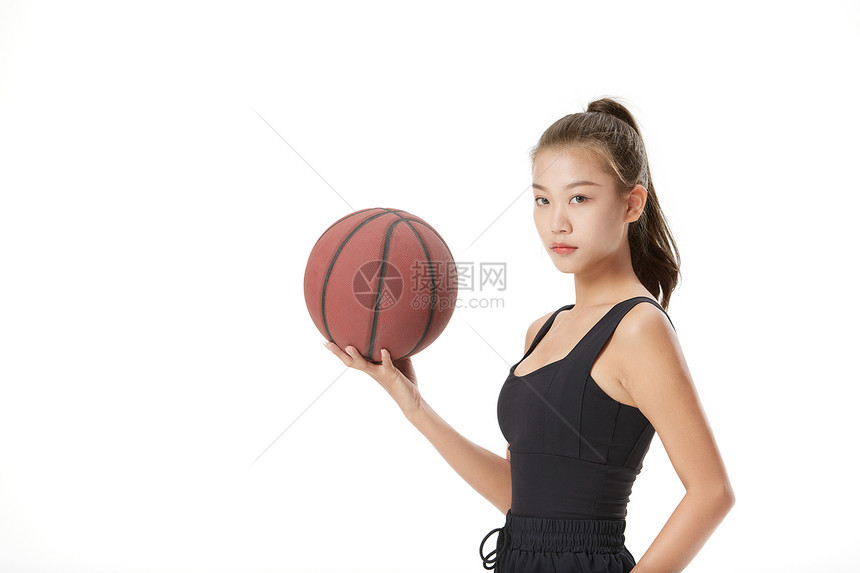 打篮球的女性形象展示图片