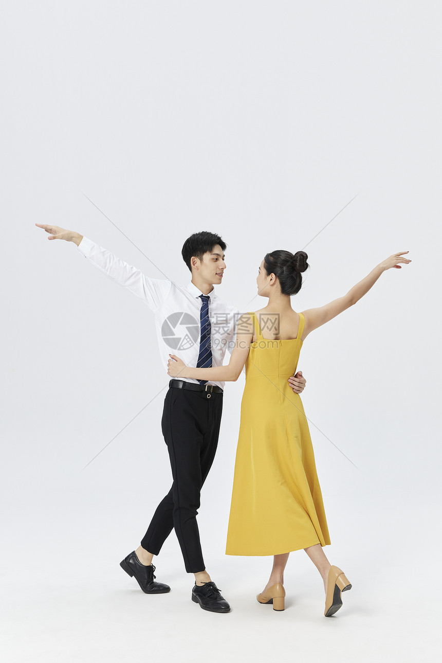 情侣双人舞蹈图片