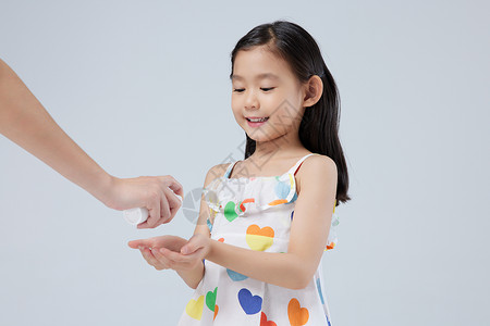 可爱小女孩清洁洗手背景图片