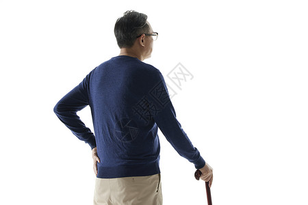 老年男性拄着拐杖背影图片