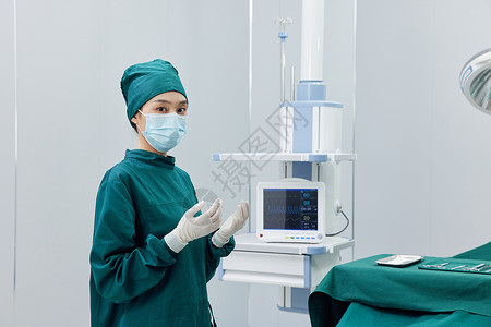 手术室女性外科医生戴手套背景图片