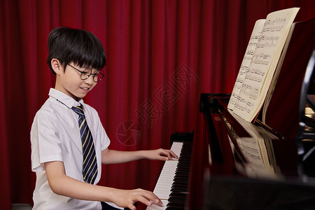 感人钢琴曲儿童学生学习弹奏钢琴曲背景