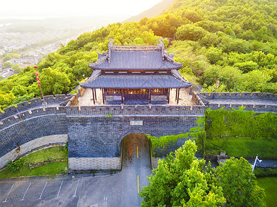 常熟地标虞山国家森林公园虞山门背景图片