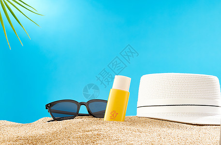 紫外线防护夏日沙滩上的防晒霜背景