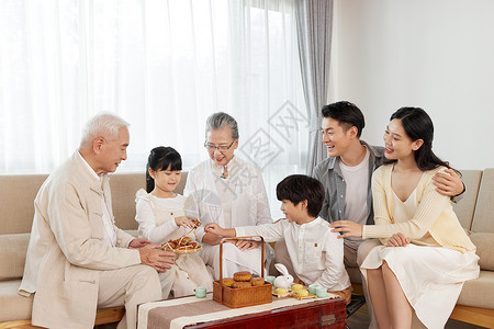 一家人温馨团聚过中秋节背景图片