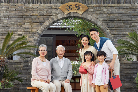 一家人团圆相聚过春节背景图片