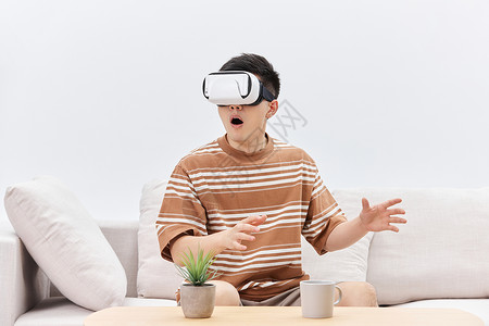 未来智能穿戴年轻男士体验VR眼镜背景