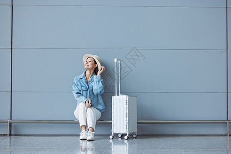 旅行出游的女性形象机场高清图片素材