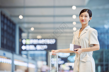 航空机票候机厅拿着机票的女性背景