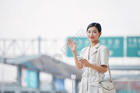 亚洲航空商务女性等候车辆形象背景