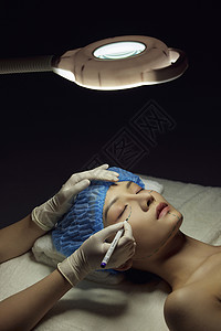 手术室打水光针的美女图片
