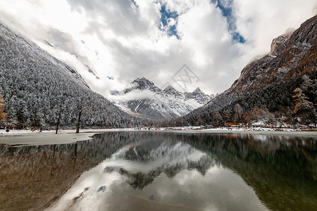 阳湖四川阿坝州毕棚沟雪山风景背景