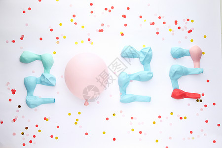 happynewyear创意趣味彩色气球2022海报背景