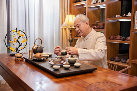 老年人在家泡茶饮茶文化高清图片素材