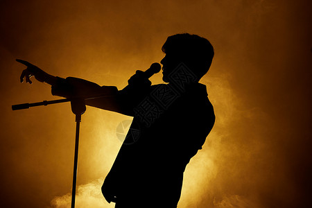 明星纹手素材男性歌手唱歌轮廓剪影背景