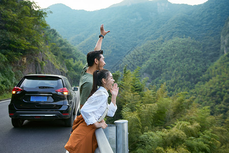 毕业游玩年轻情侣自驾旅行背景