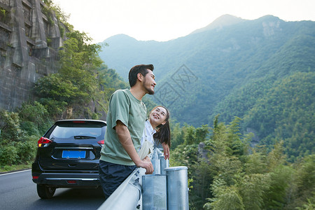 毕业旅游情侣年轻情侣自驾旅行背景