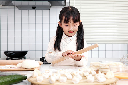 女孩学习包饺子高清图片