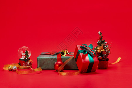 圣诞节礼物盒和圣诞装饰图片