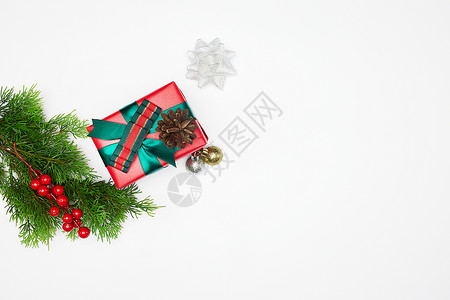 简约礼盒装饰白色背景下的简约圣诞礼盒背景