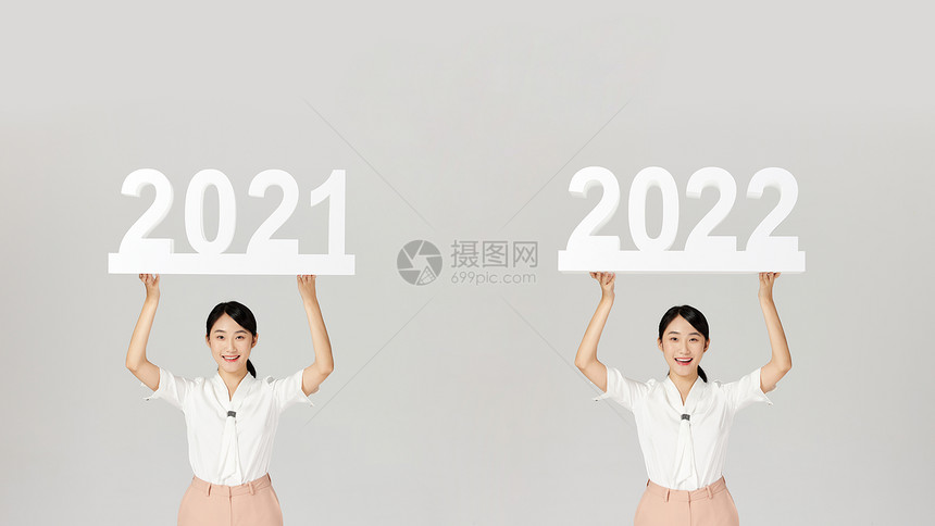 美女欢乐跨年2021迎接2022图片