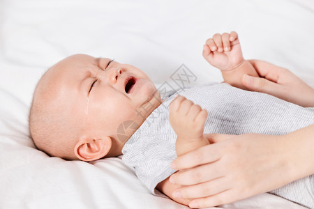 哭泣的可爱婴儿宝宝中国人高清图片素材