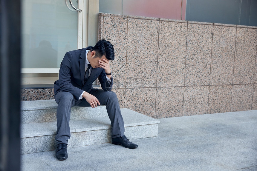 职场商务男性工作压力焦虑图片