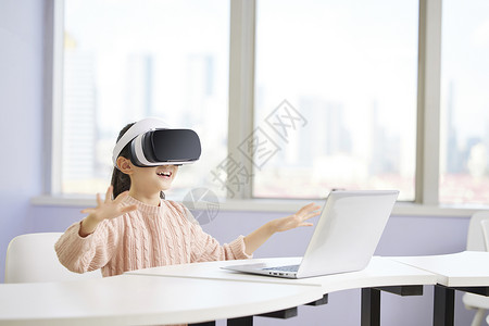 儿童vr体验小女孩在兴趣班上体验vr虚拟屏幕操作背景