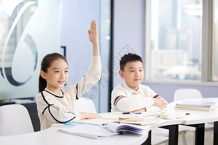 开学季男孩女孩课外补习女生举手回答问题背景