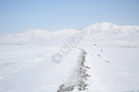 新疆5A景区赛里木湖雪景图片