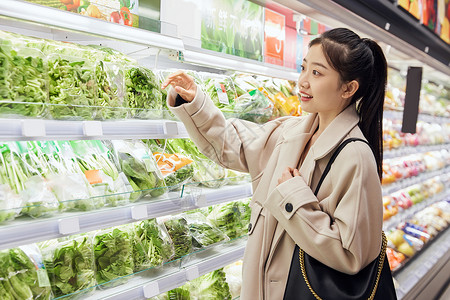 青年美女逛超市选购蔬菜模特高清图片素材