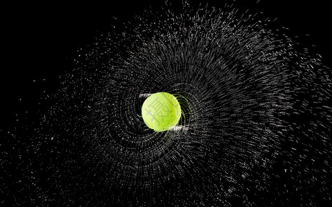 空中旋转着的网球高清图片