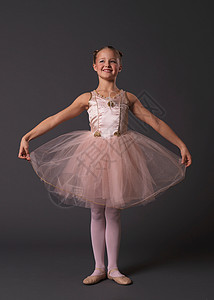 芭蕾舞儿童演员的姿势图片