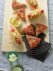 披萨热狗和奶酪图片