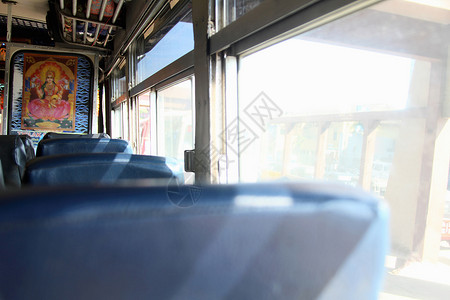 公共汽车上的空座位图片