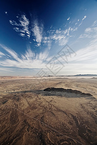 沙漠地貌的云图片