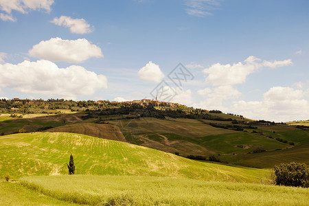 农村地貌的山丘图片