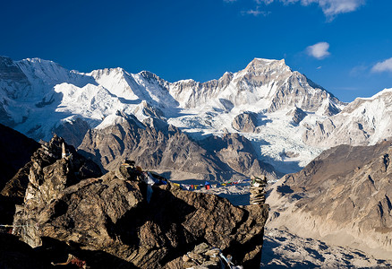 雪山和山谷图片