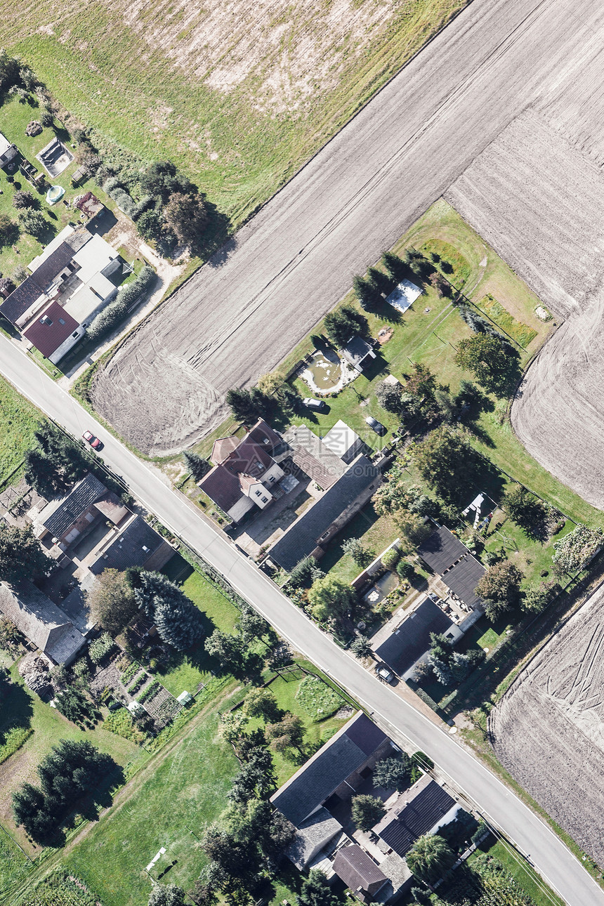 房屋和道路鸟瞰图韦尔佐夫勃兰登堡德国图片