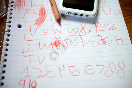 儿童在笔记本上的涂鸦图片