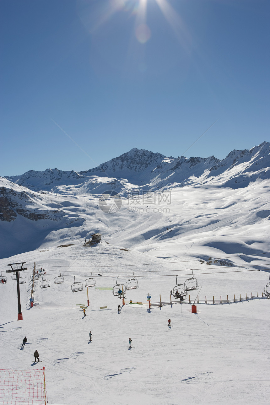 法国度假胜地的滑雪场图片
