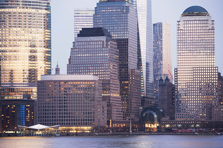纽约市的摩天大楼在黄昏时空中轮廓线高清图片素材