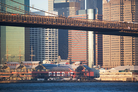 纽约市摩天大楼和桥梁白天高清图片素材