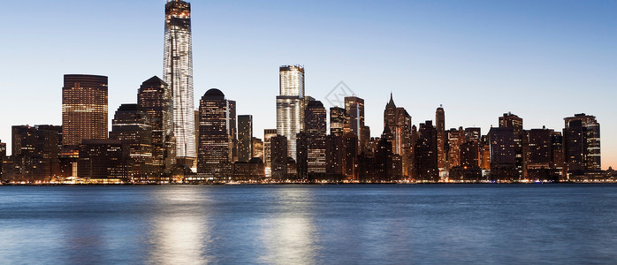 美国纽约州市黄昏时曼哈顿全景天线白天高清图片素材