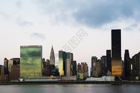 纽约市天际和海滨河高清图片素材