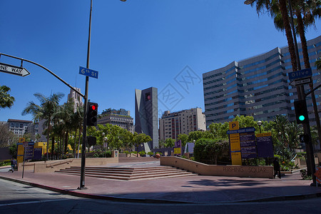 美国洛杉矶市中心的交通信号图片