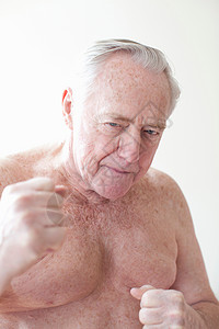 老年男子拳击图片