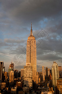 美国纽约市曼哈顿帝国大厦白天高清图片素材