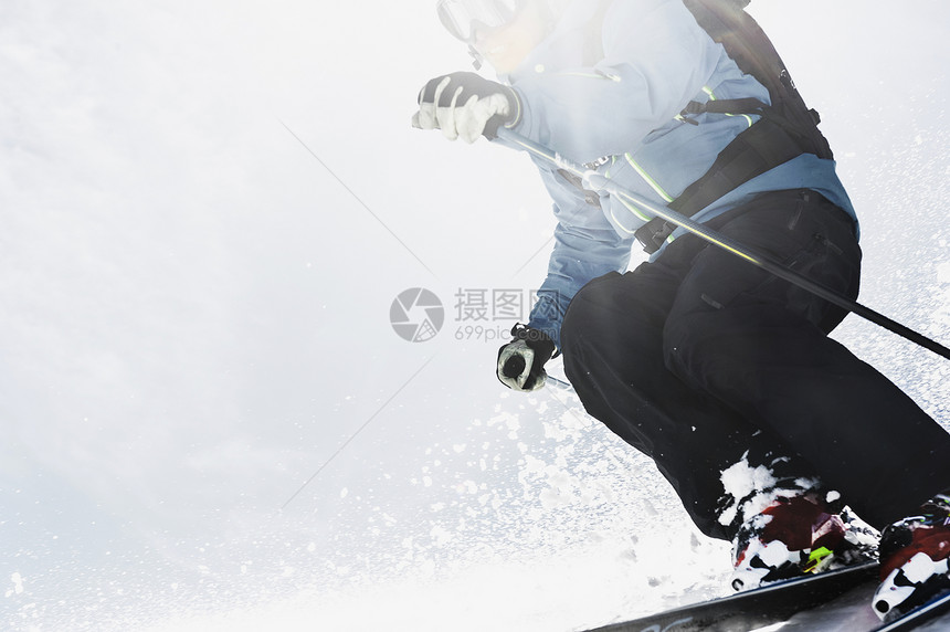 男子滑雪侧弯图片